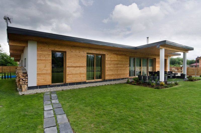 DrevoaStavby.cz | Moderní přízemní dřevostavba s fasádou z modřínu