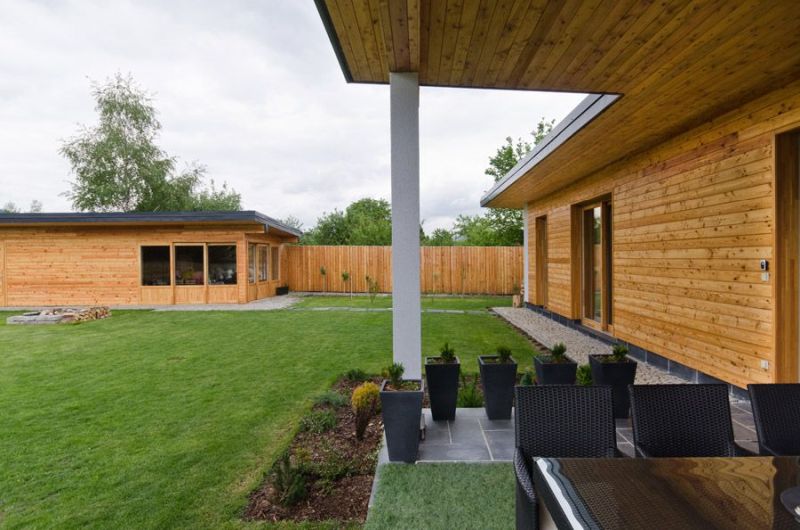 DrevoaStavby.cz | Moderní přízemní dřevostavba s fasádou z modřínu