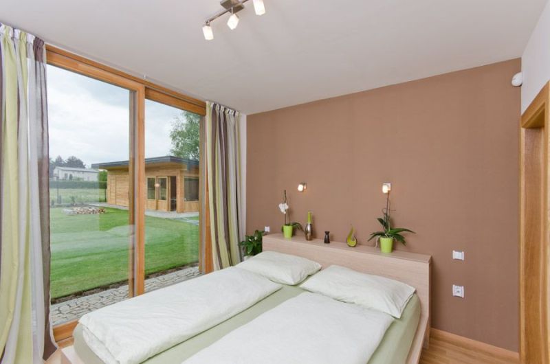 DrevoaStavby.cz | Moderní přízemní dřevostavba s fasádou z modřínu