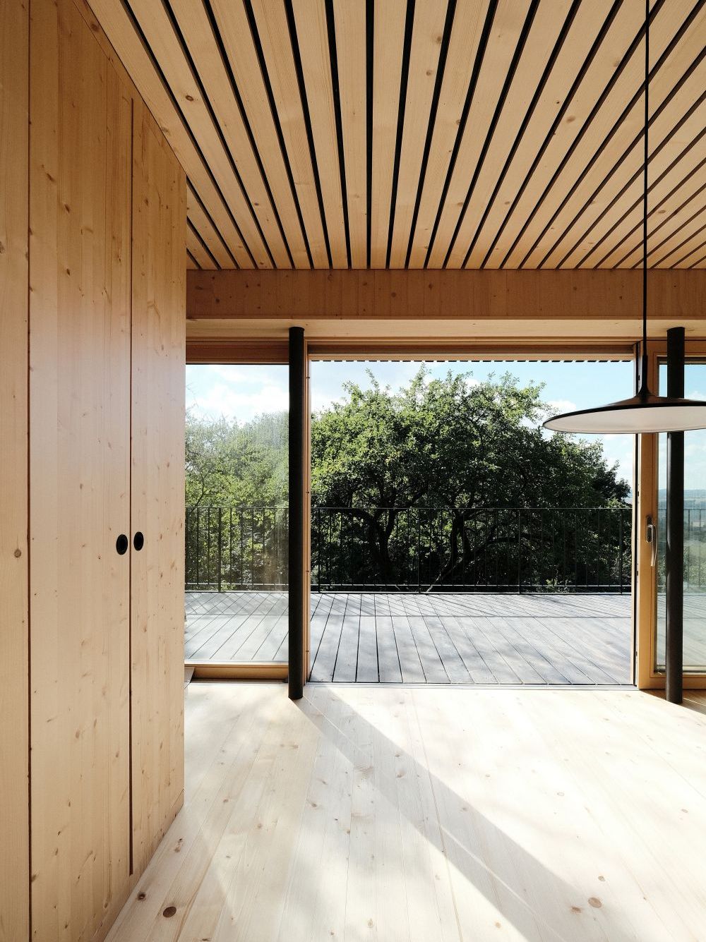 Malá pasivní dřevostavba na Vysočině od Chytrý dům terasa