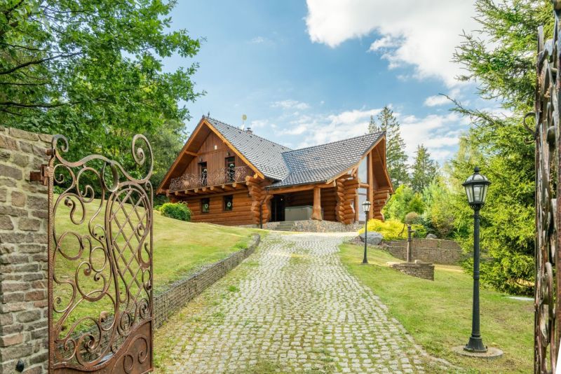 DrevoaStavby.cz | Luxusní srub v Beskydech