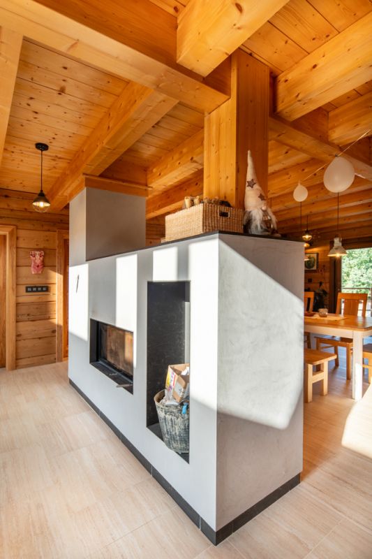 DrevoaStavby.cz Srdcová záležitost v podobě cedrové roubenky DrevoaStavby.cz Srdcová záležitost v podobě cedrové roubenky