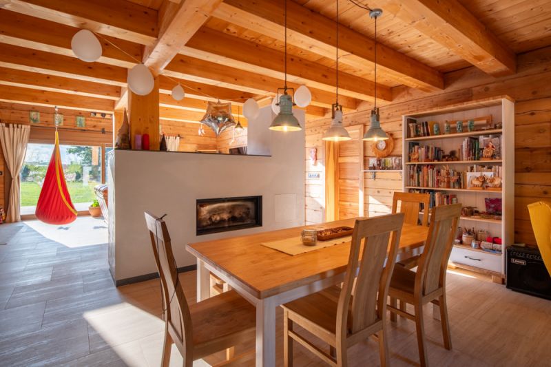 DrevoaStavby.cz Srdcová záležitost v podobě cedrové roubenky DrevoaStavby.cz Srdcová záležitost v podobě cedrové roubenky