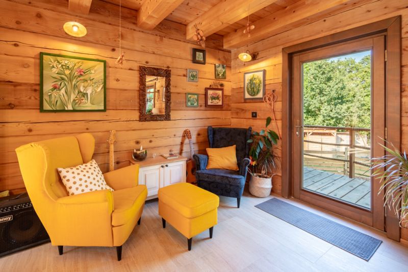 DrevoaStavby.cz Srdcová záležitost v podobě cedrové roubenky DrevoaStavby.cz Srdcová záležitost v podobě cedrové roubenky