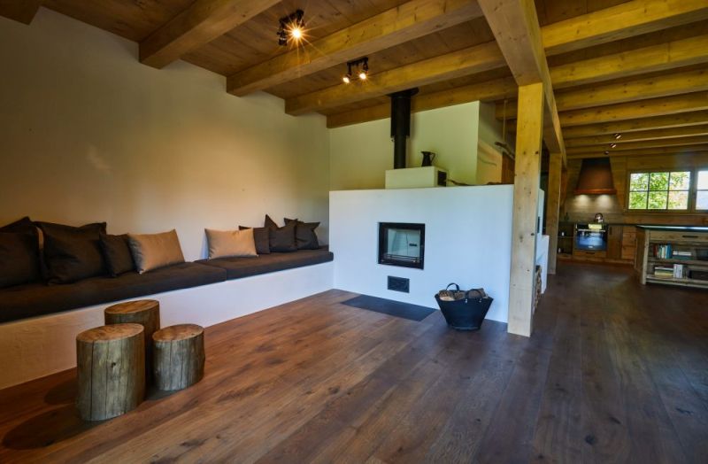 DrevoaStavby.cz | Moderní horská chalupa mezi třemi vzrostlými stromy