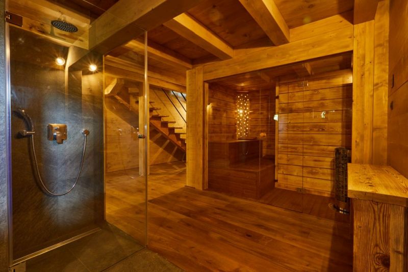 DrevoaStavby.cz | Moderní horská chalupa mezi třemi vzrostlými stromy