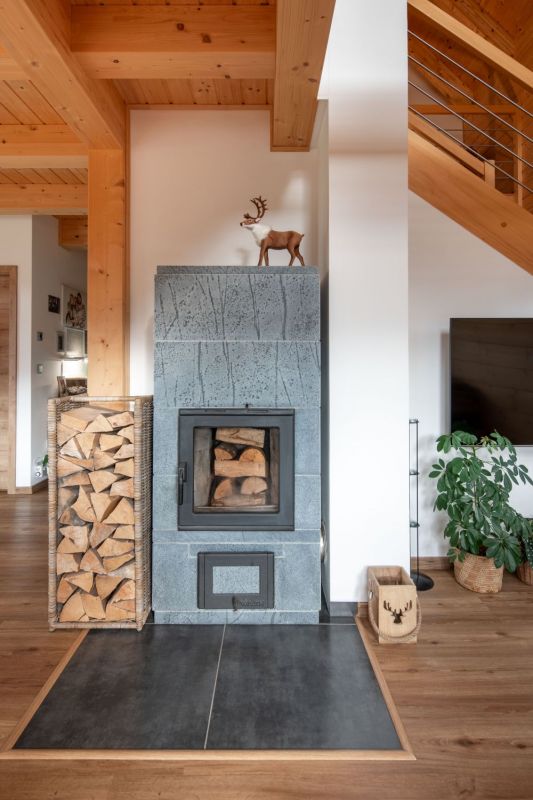 DrevoaStavby.cz Roubenka na louce, kde srnky dávají dobrou noc kamna