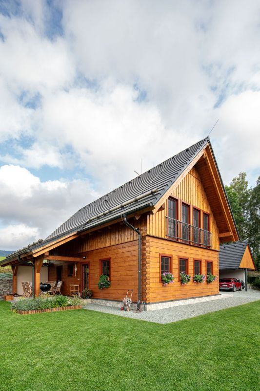 DrevoaStavby.cz Roubenka na louce, kde srnky dávají dobrou noc roubenka