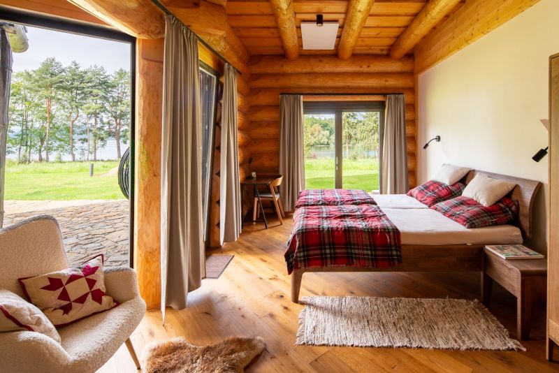 DrevoaStavby.cz Srub z mohutných smrkových kulatin Slovensko 16