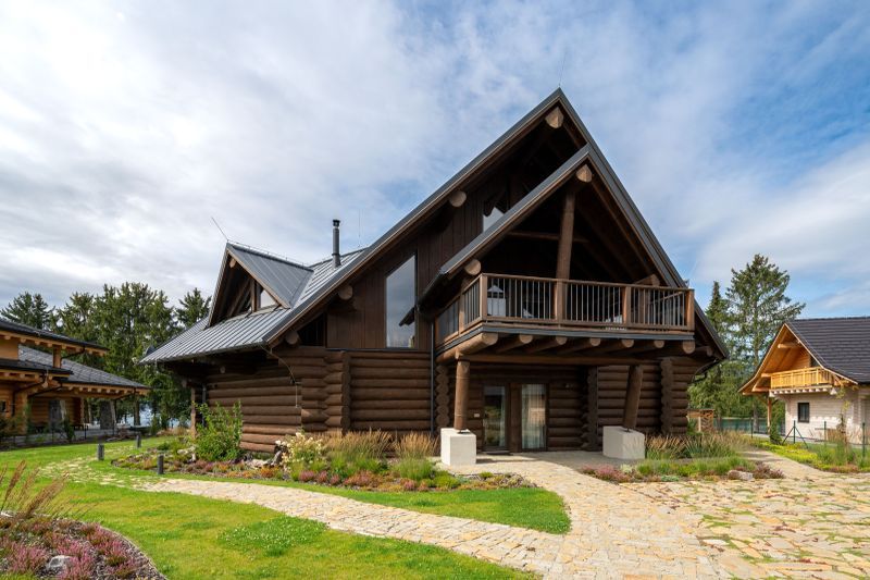 DrevoaStavby.cz Srub z mohutných smrkových kulatin Slovensko 3 DrevoaStavby.cz Srub z mohutných smrkových kulatin Slovensko 3