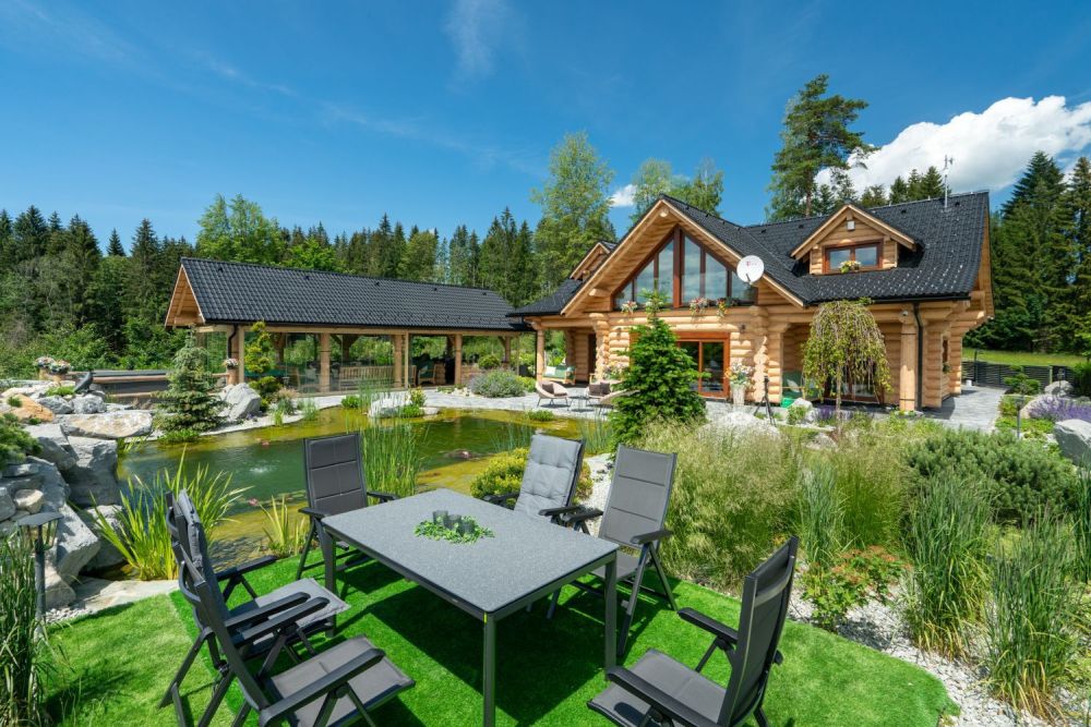DrevoaStavby.cz | Luxusní srub v malebné vesnici