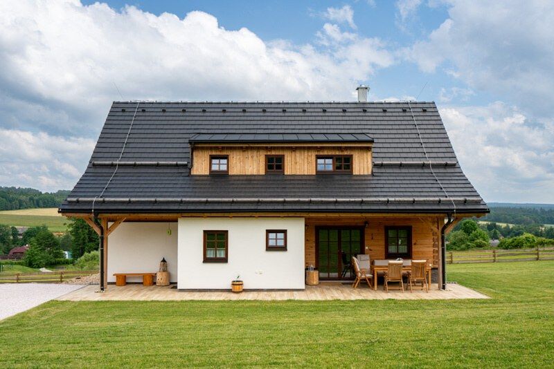 DrevoaStavby.cz Poloroubená chalupa s vůní borovice 