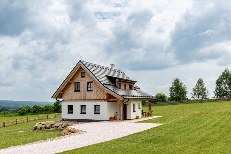 DrevoaStavby.cz Poloroubená chalupa s vůní borovice  DrevoaStavby.cz Poloroubená chalupa s vůní borovice