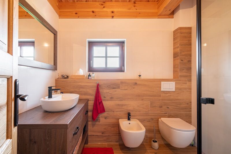 DrevoaStavby.cz Poloroubená chalupa s vůní borovice  DrevoaStavby.cz Poloroubená chalupa s vůní borovice