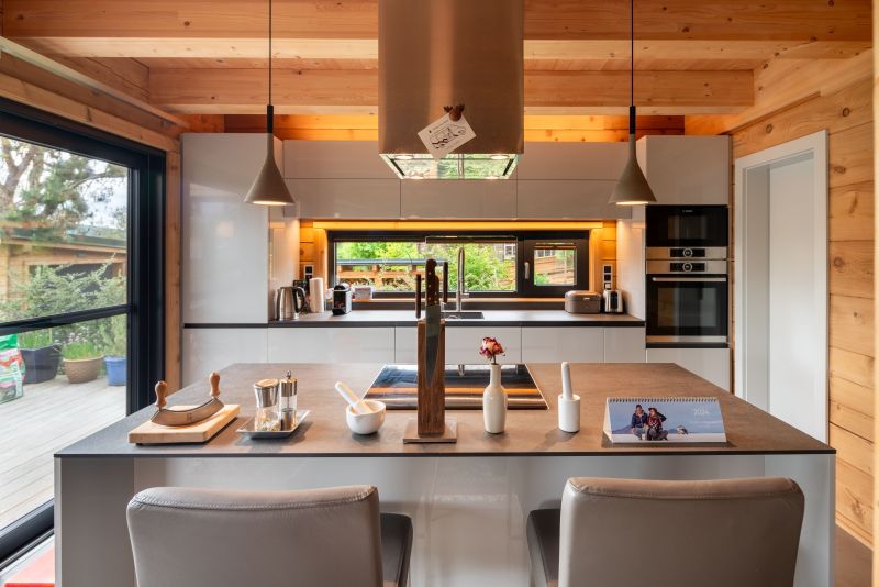 DrevoaStavby.cz Moderní patrová roubenka z červeného cedru DrevoaStavby.cz Moderní patrová roubenka z červeného cedru 11