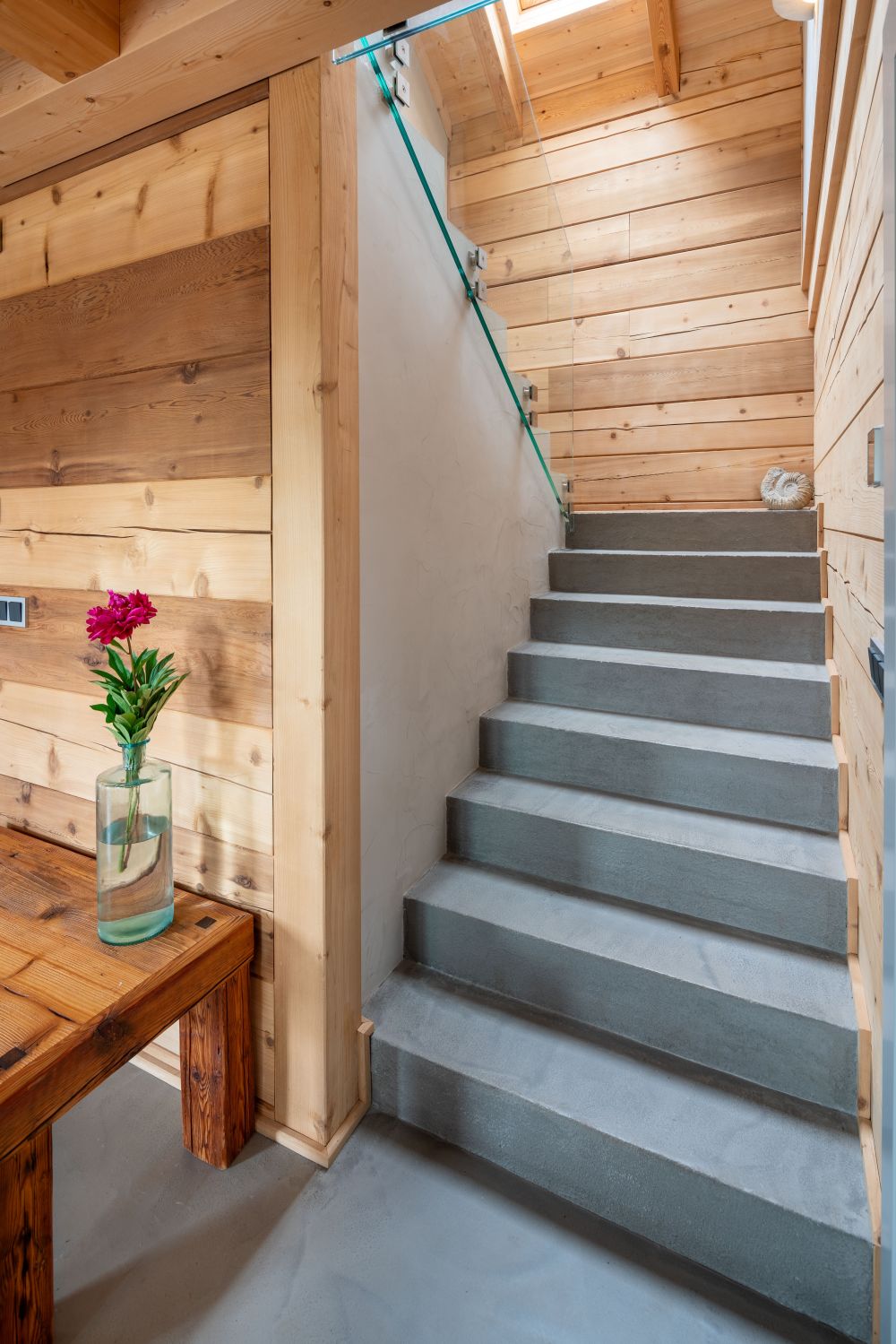 DrevoaStavby.cz Moderní patrová roubenka z červeného cedru DrevoaStavby.cz Moderní patrová roubenka z červeného cedru 16