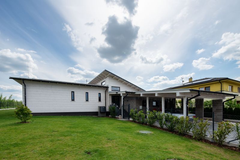 DrevoaStavby.cz Roubenka z lepené finské borovice s dřevěnou fasádou bílé barvy DrevoaStavby.cz Roubenka z lepené finské borovice s dřevěnou fasádou bílé barvy 4