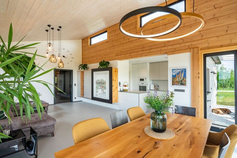 DrevoaStavby.cz Roubenka z lepené finské borovice s dřevěnou fasádou bílé barvy DrevoaStavby.cz Roubenka z lepené finské borovice s dřevěnou fasádou bílé barvy detail obyvaku