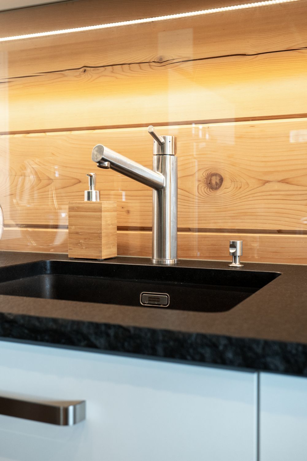 DrevoaStavby.cz | Cedrová roubenka na horách