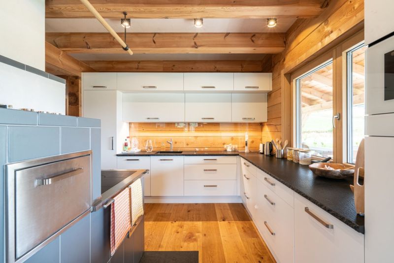 DrevoaStavby.cz | Cedrová roubenka na horách