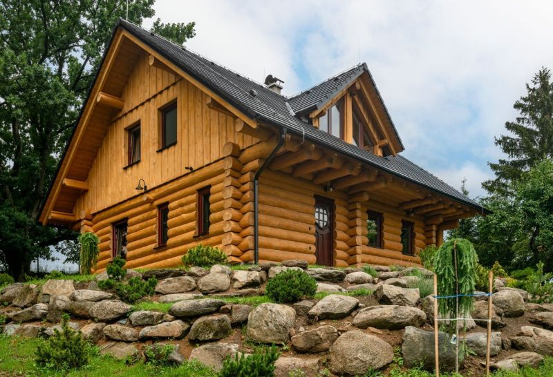 DrevoaStavby.cz Masivní srub u Orlické přehrady (1)