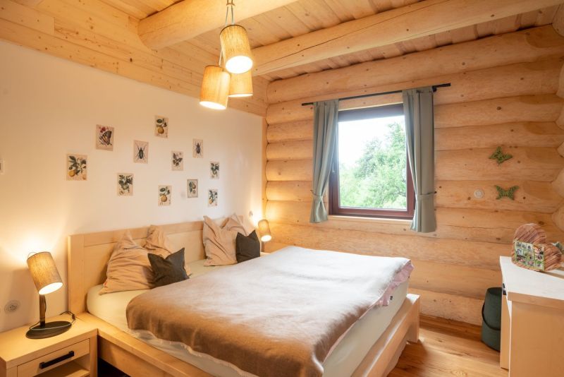 DrevoaStavby.cz | Masivní srub u Orlické přehrady 