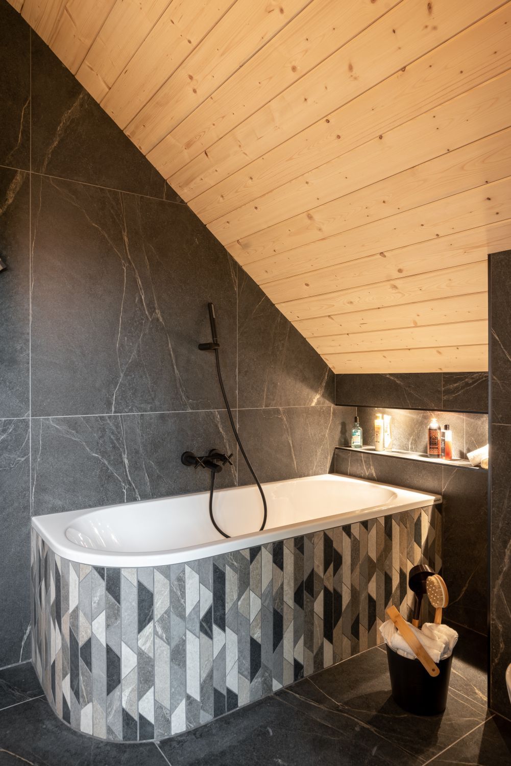 DrevoaStavby.cz | Masivní srub u Orlické přehrady 