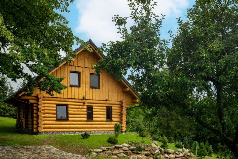 DrevoaStavby.cz | Masivní srub u Orlické přehrady 