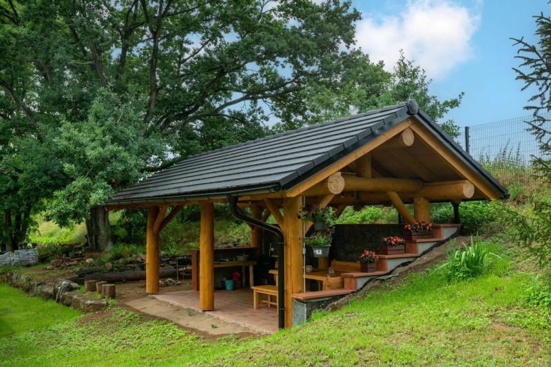 DrevoaStavby.cz | Masivní srub u Orlické přehrady 