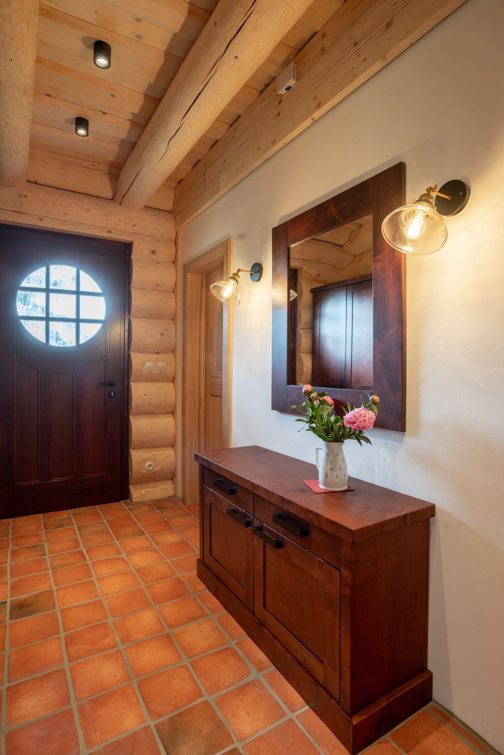 DrevoaStavby.cz | Masivní srub u Orlické přehrady 