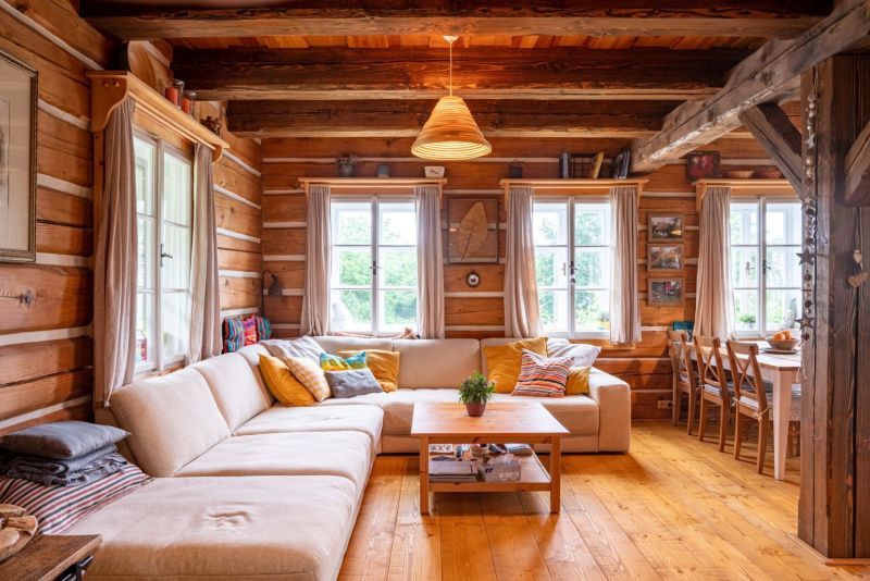 DrevoaStavby.cz | Moderní poloroubenka postavená tradičními postupy