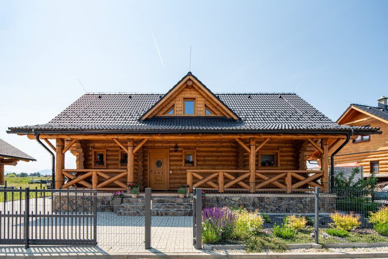DrevoaStavby.cz Atypicky srub u přehrady Liptovská Mara