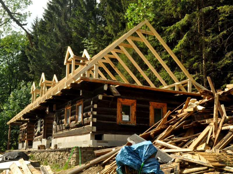 DrevoaStavby.cz | rekonstrukce roubenky demontáž střechy