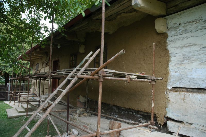 DrevoaStavby.cz | Rekonstrukce roubené chalupy tradičními postupy
