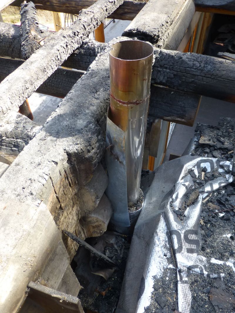 DrevoaStavby.cz | Pož&aacute;r vznikl od nekvalitně proveden&eacute;ho kom&iacute;nu