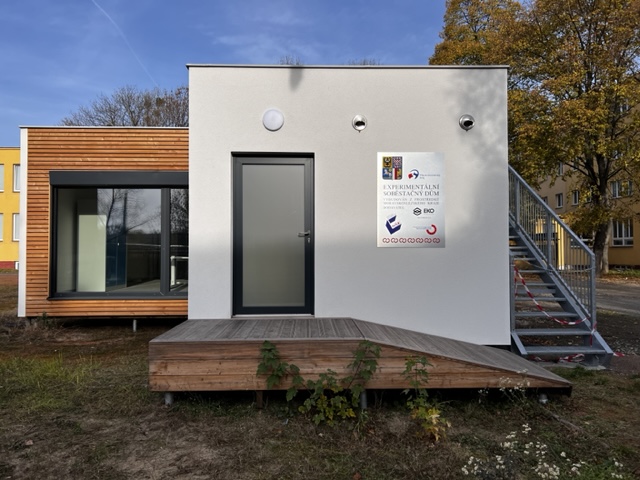 DrevoaStavby.cz | Experimentální soběstačný modulární dům Eko modular pro střední školu