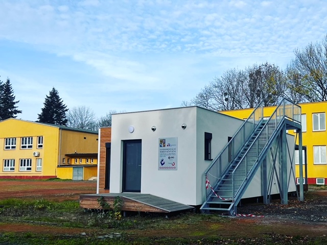 DrevoaStavby.cz | Experimentální soběstačný modulární dům Eko modular pro střední školu