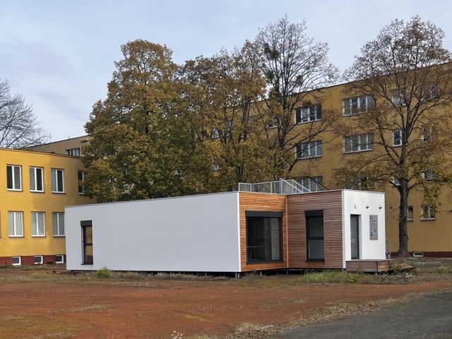 DrevoaStavby.cz | Experimentální soběstačný modulární dům Eko modular pro střední školu