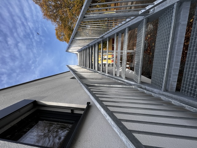 DrevoaStavby.cz | Experimentální soběstačný modulární dům Eko modular pro střední školu