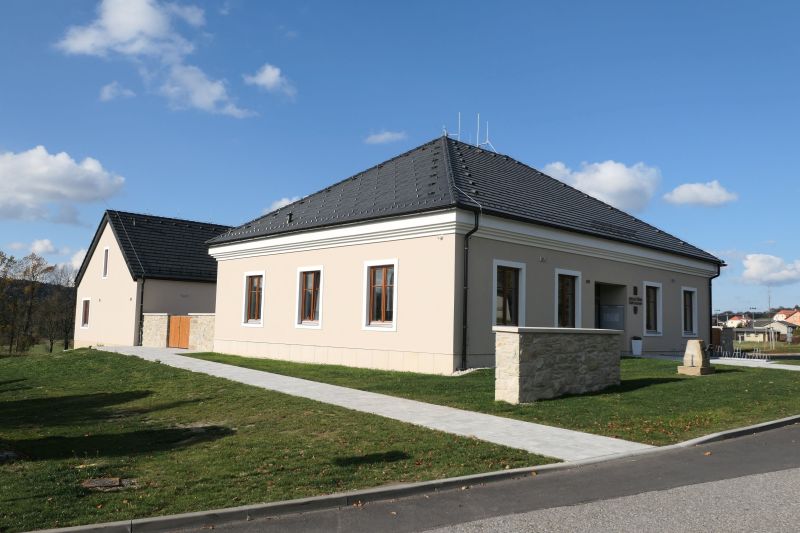 DrevoaStavby.cz | Bramac střešní krytina STAR na obecním úřadě Libchavy