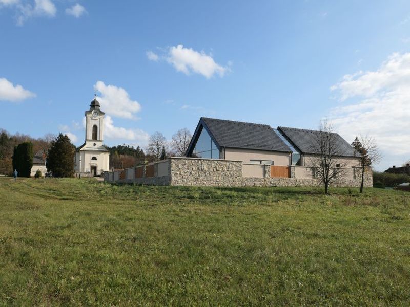 DrevoaStavby.cz | Bramac střešní krytina STAR na obecním úřadě Libchavy