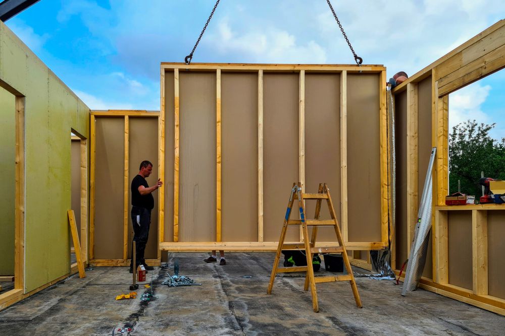 Výstavba developerského projektu dřevostaveb | DOMY Lešany, Smart stavby