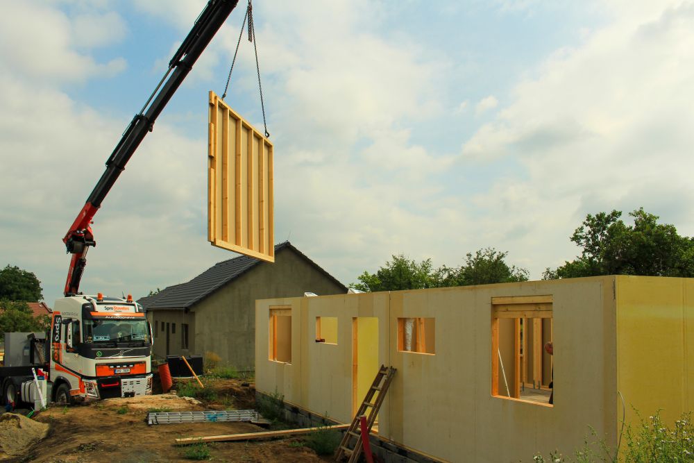 Výstavba developerského projektu dřevostaveb | DOMY Lešany, Smart stavby