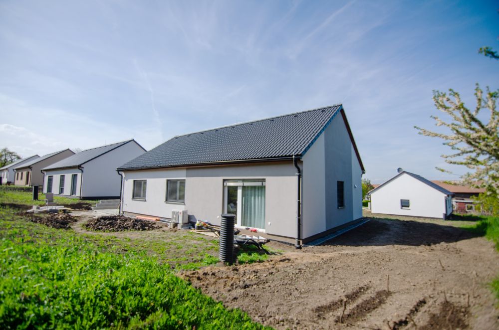 Výstavba developerského projektu dřevostaveb | DOMY Lešany, Smart stavby