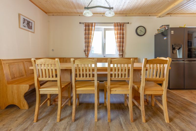 DrevoaStavby.cz Dřevěný nábytek z masivu UNIS-N DrevoaStavby.cz Dřevěný nábytek z masivu UNIS-N