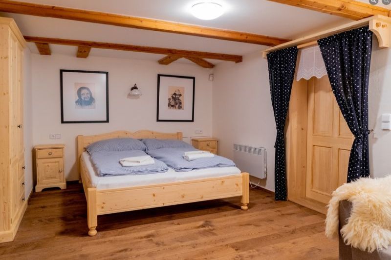 DrevoaStavby.cz Dřevěný nábytek z masivu UNIS-N DrevoaStavby.cz Dřevěný nábytek z masivu UNIS-N