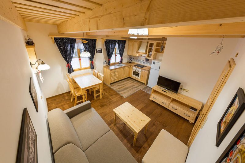 DrevoaStavby.cz Dřevěný nábytek z masivu UNIS-N DrevoaStavby.cz Dřevěný nábytek z masivu UNIS-N