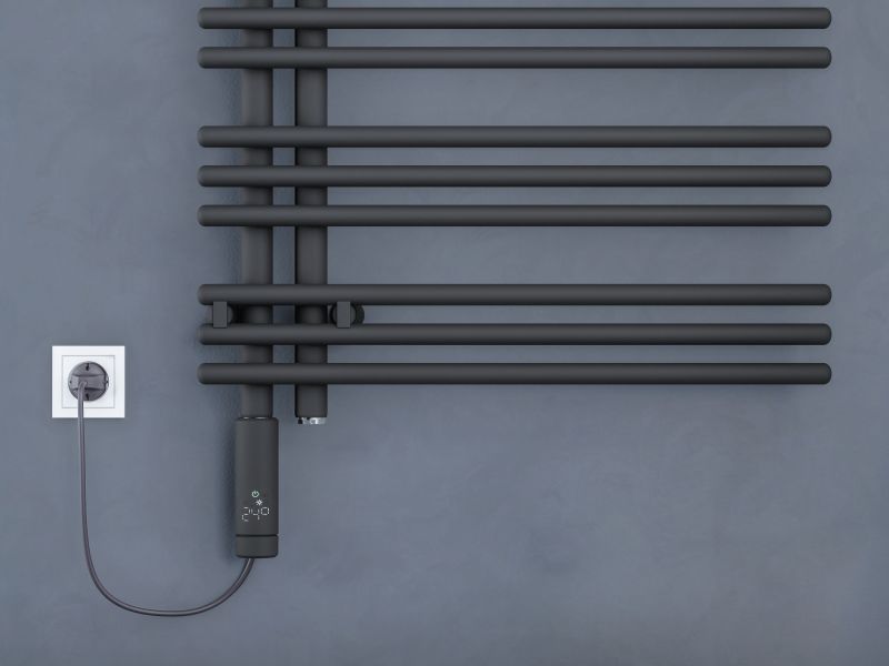 Zehnder RAD_Yucca-Asym-EL_IHC_170_60_TrafficBlack _bathroom-Closeup_V2