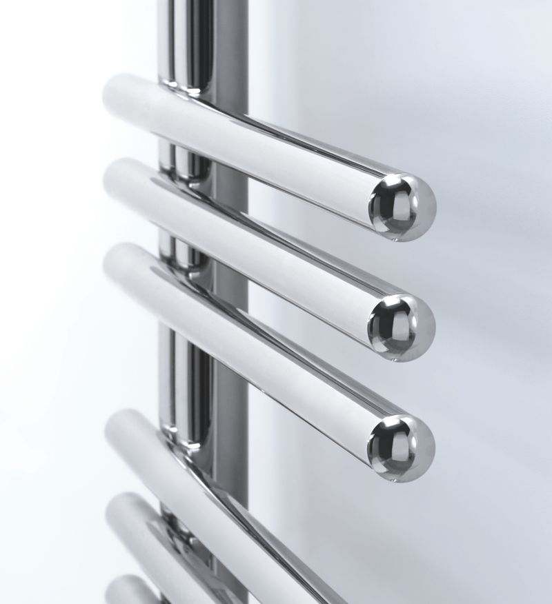 Zehnder RAD_Yucca-Asym_chrome_detail_backgr_color_blue