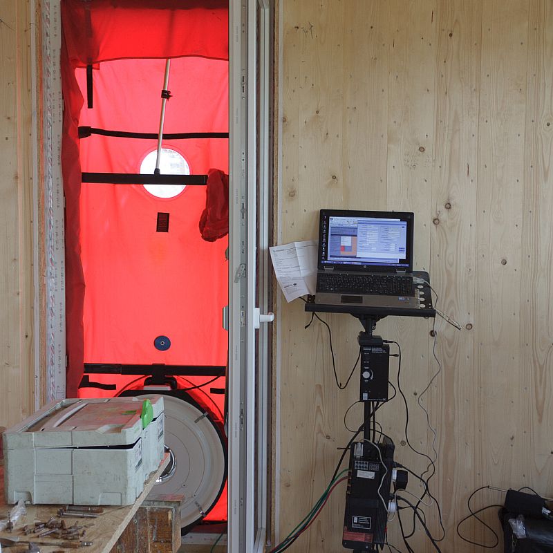 pasivni-drevostavba-archcon-atelier-drevostavby-biskup-6-osazeni-ventilatoru